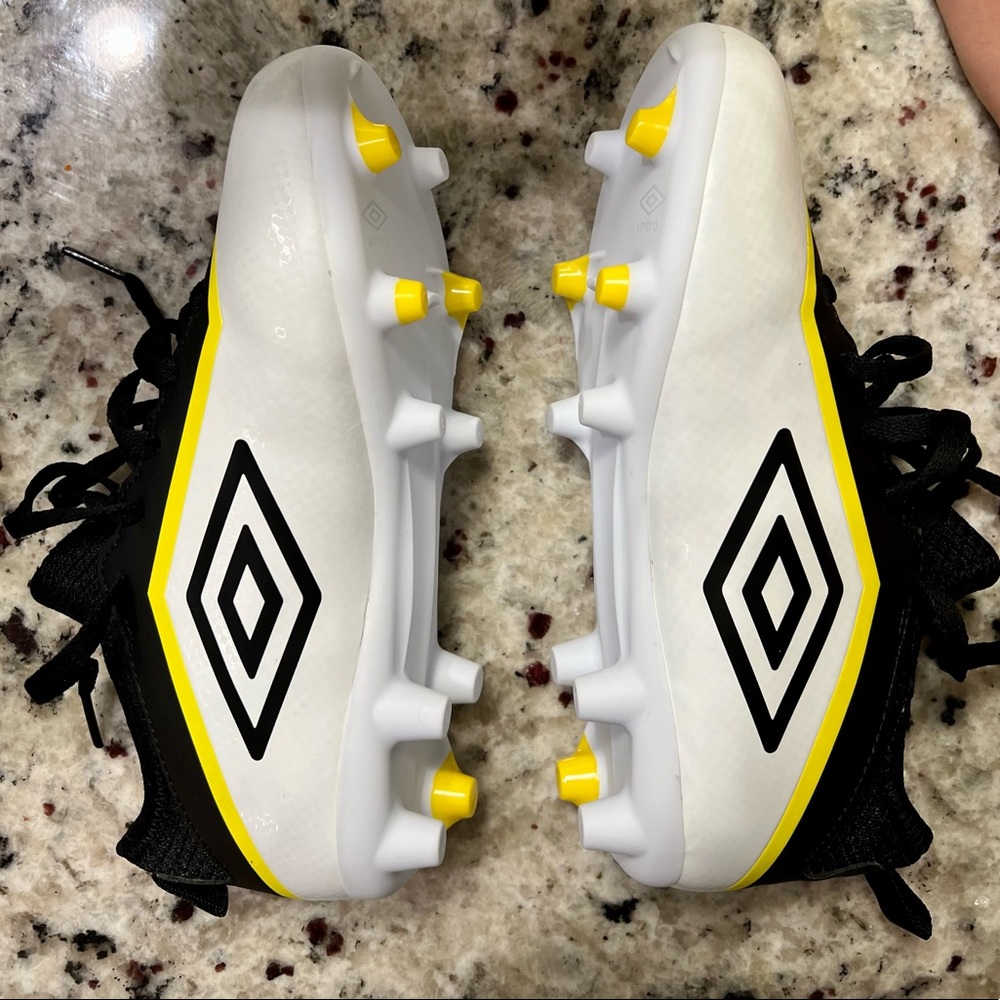 Umbro Kids Soccer Cleats size 1